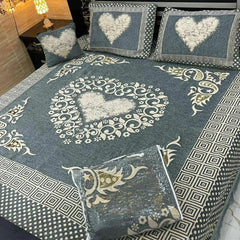 Royal Comfort: 5-Piece Velvet Jacquard Bedding Set - King Size Bed Sheet, Pillow Covers, and Cushion Cover