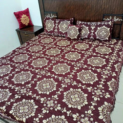 Luxurious Velvet Jacquard 4-Piece Bedding Set - King Size Bed Sheet, Pillow Covers, and Cushion Cover