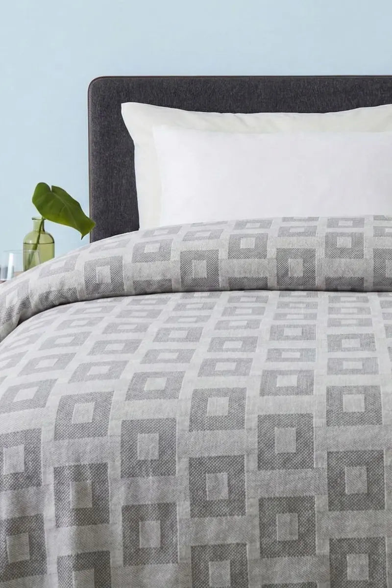 Geometric Gray Thermal Blanket 72x90 Inches | 300 GSM