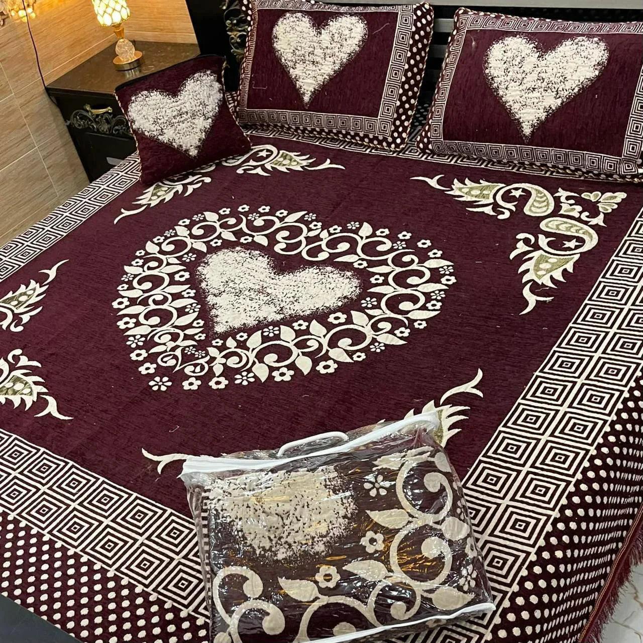Royal Comfort: 5-Piece Velvet Jacquard Bedding Set - King Size Bed Sheet, Pillow Covers, and Cushion Cover