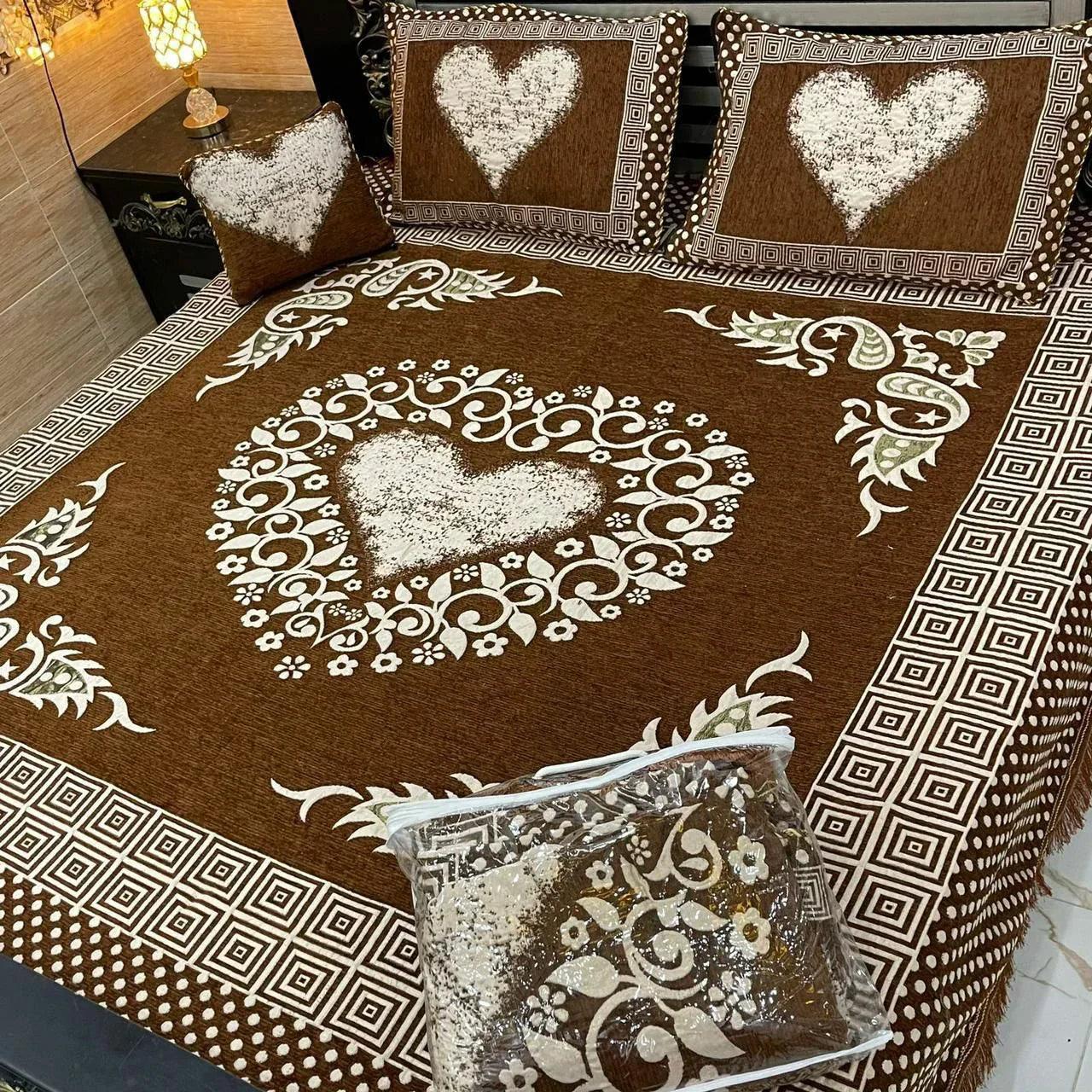 Royal Comfort: 5-Piece Velvet Jacquard Bedding Set - King Size Bed Sheet, Pillow Covers, and Cushion Cover