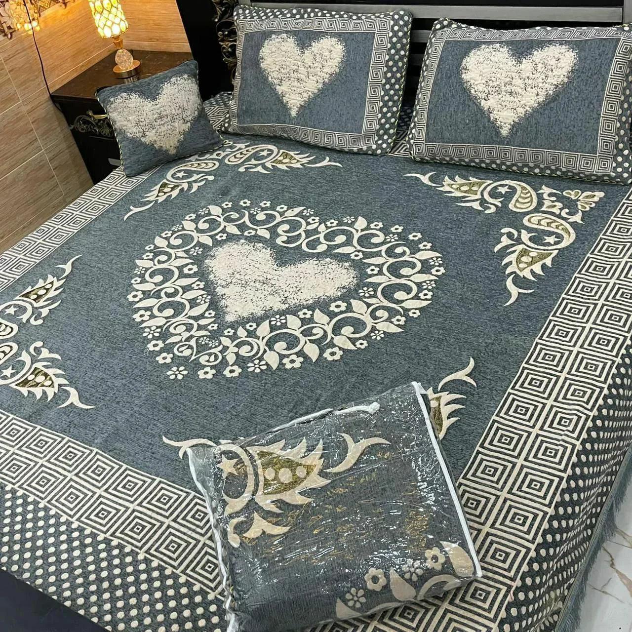 Royal Comfort: 5-Piece Velvet Jacquard Bedding Set - King Size Bed Sheet, Pillow Covers, and Cushion Cover