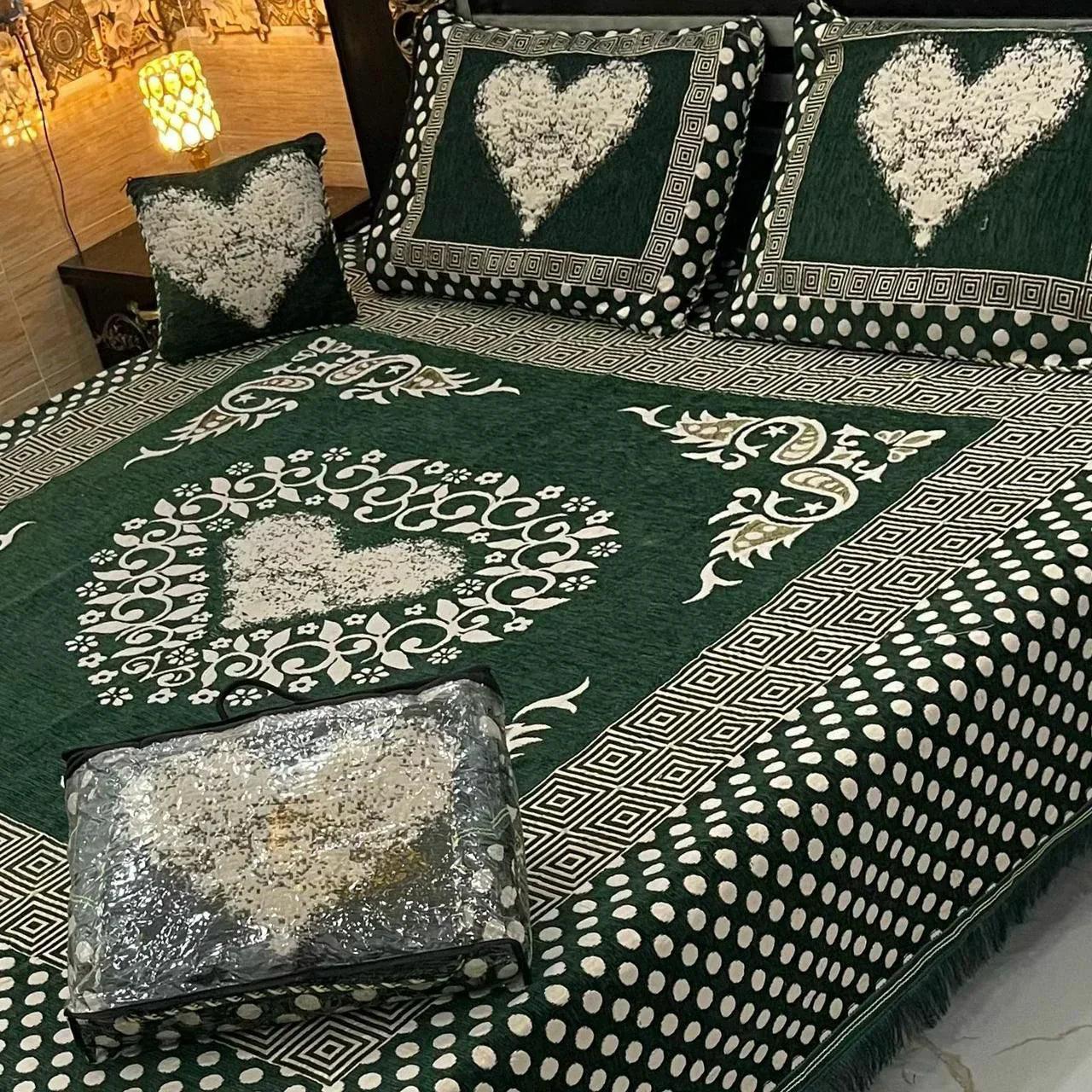 Royal Comfort: 5-Piece Velvet Jacquard Bedding Set - King Size Bed Sheet, Pillow Covers, and Cushion Cover