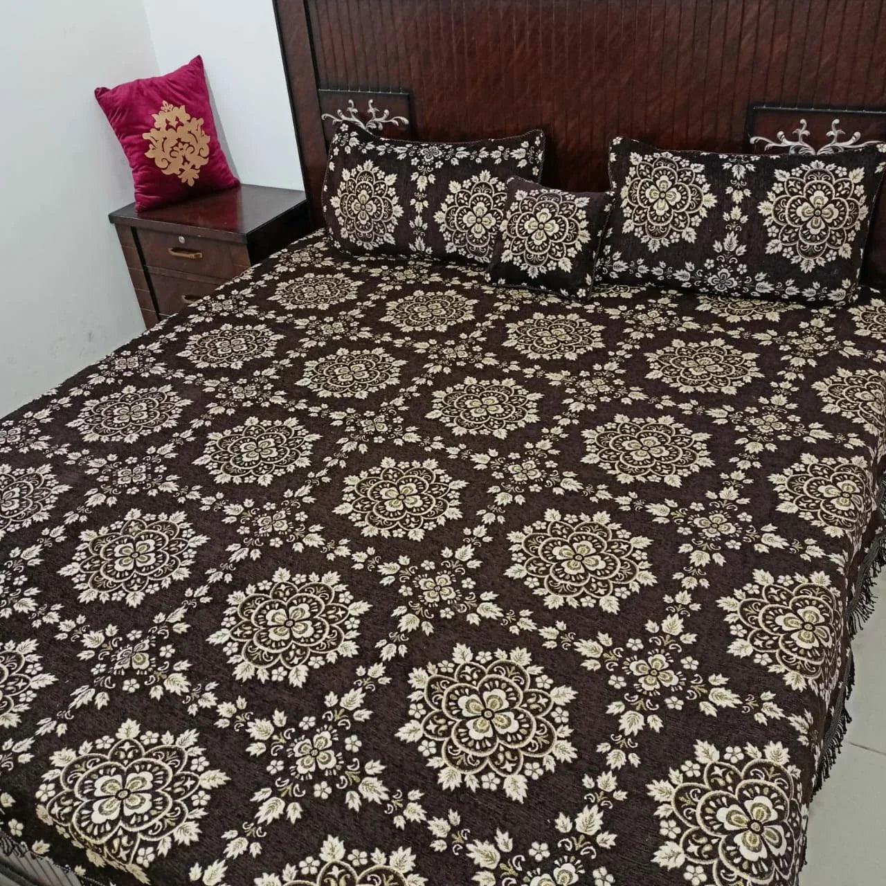 Luxurious Velvet Jacquard 4-Piece Bedding Set - King Size Bed Sheet, Pillow Covers, and Cushion Cover
