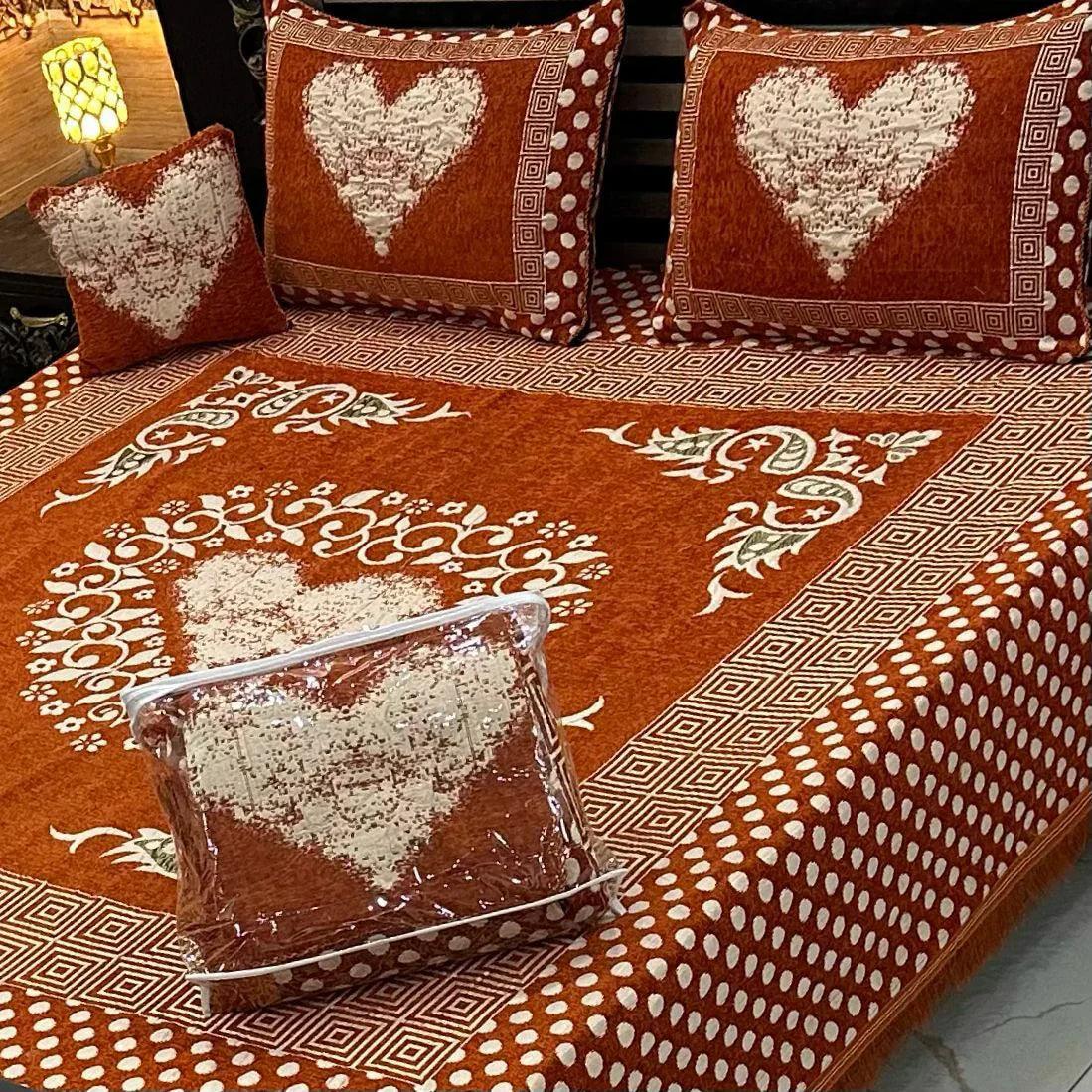 Royal Comfort: 5-Piece Velvet Jacquard Bedding Set - King Size Bed Sheet, Pillow Covers, and Cushion Cover