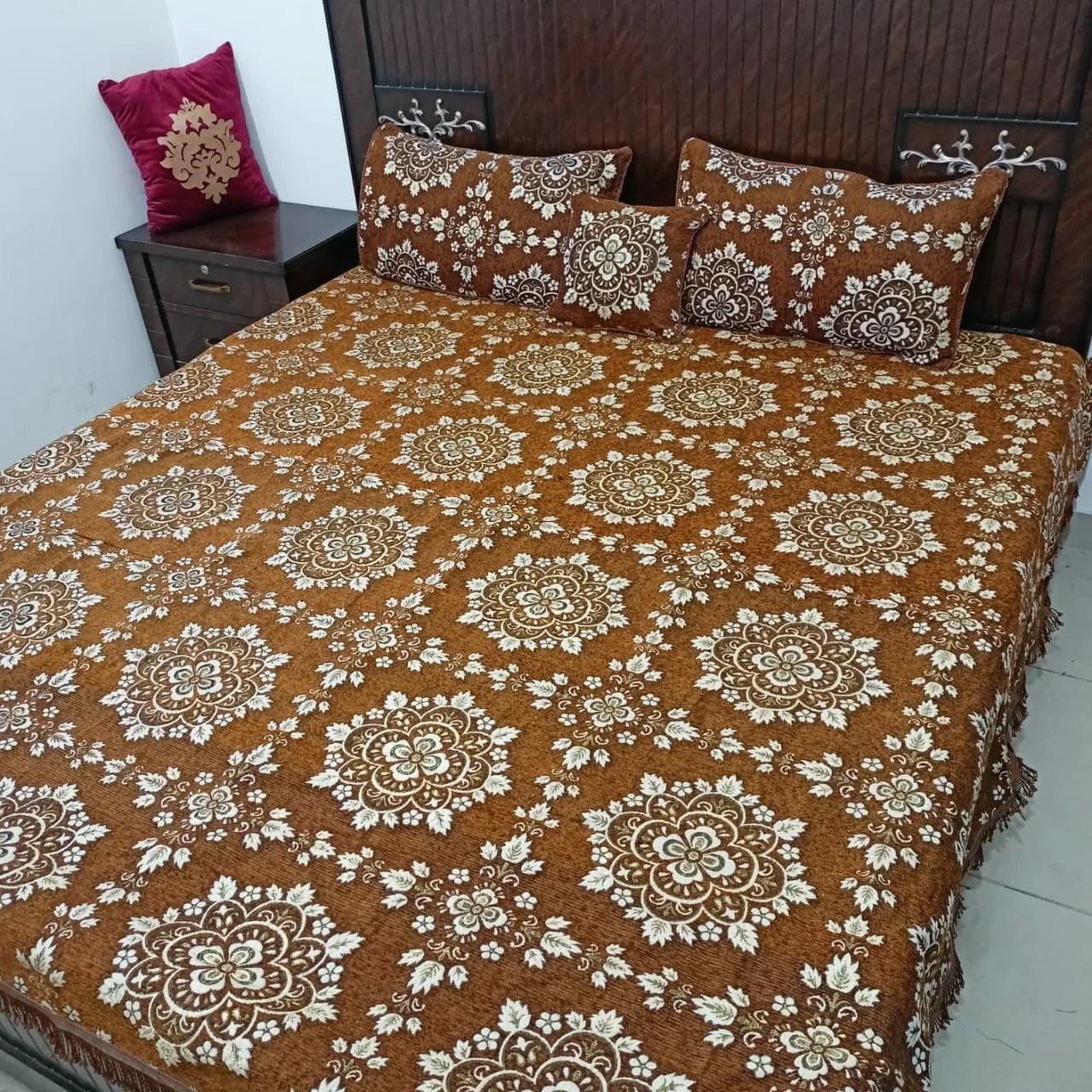 Luxurious Velvet Jacquard 4-Piece Bedding Set - King Size Bed Sheet, Pillow Covers, and Cushion Cover