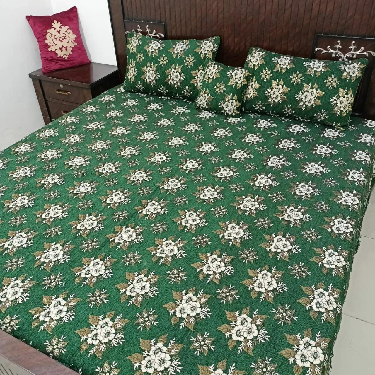Luxurious Velvet Jacquard 4-Piece Bedding Set - King Size Bed Sheet, Pillow Covers, and Cushion Cover