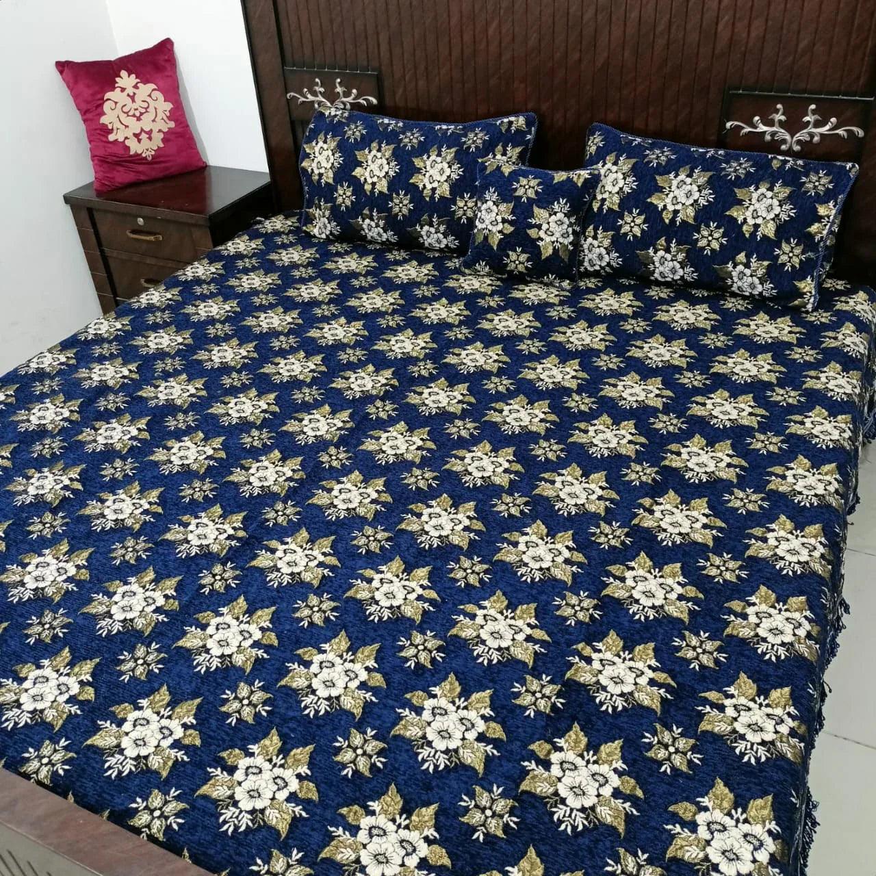 Luxurious Velvet Jacquard 4-Piece Bedding Set - King Size Bed Sheet, Pillow Covers, and Cushion Cover